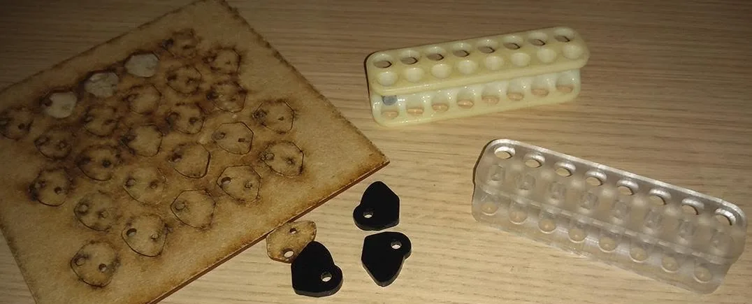 Botones sinterizados por láser para impresoras y cortes en madera y acrílico, fabricados por Condepra